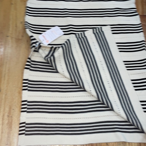 Pendleton Black and Cream Striped Fabric - Picture 11 of 16